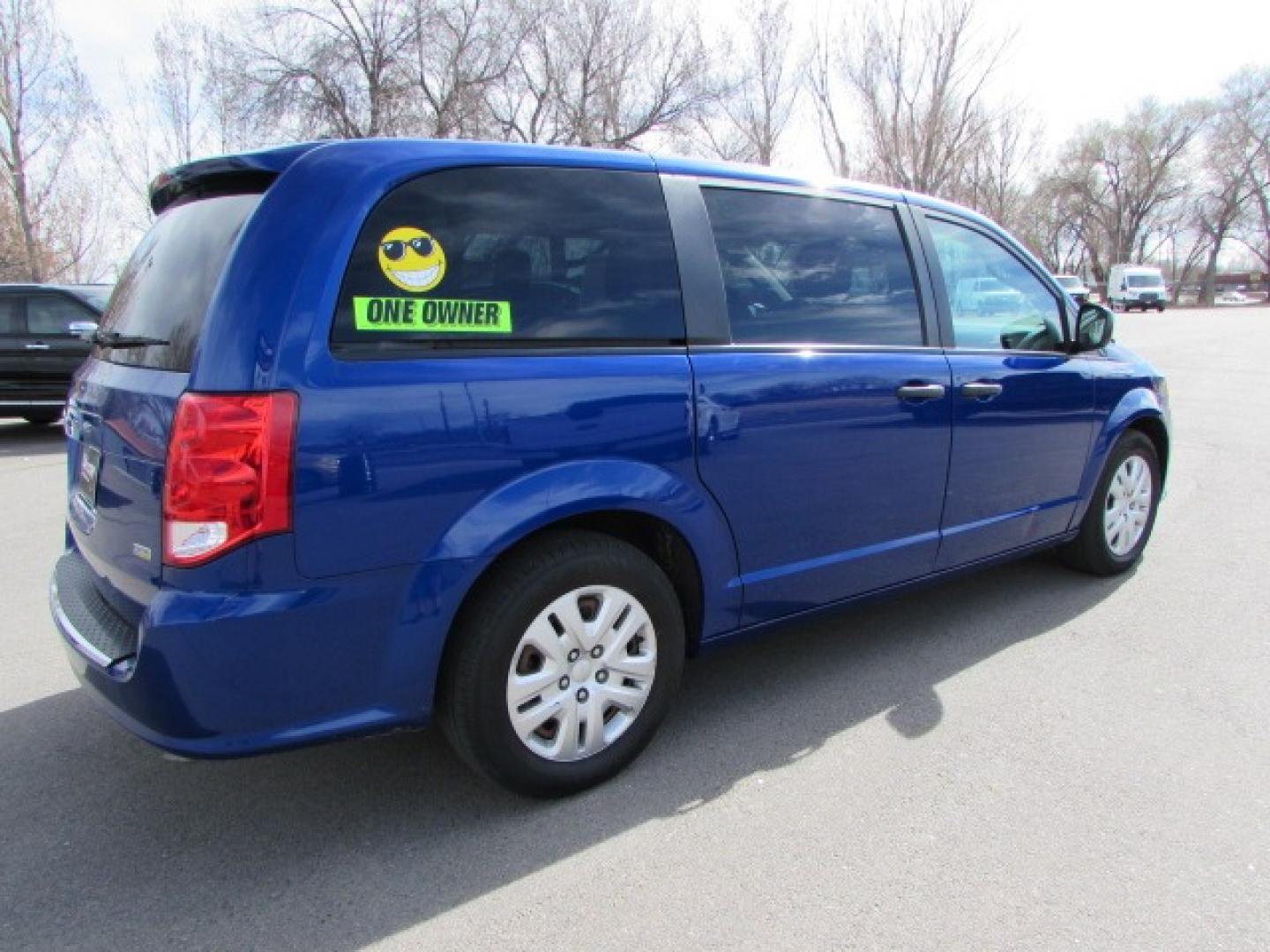 2019 Indigo Blue /Black Dodge Grand Caravan SE (2C4RDGBGXKR) with an 3.6L 24 valve V6 engine engine, 6-Speed Automatic transmission, located at 4562 State Avenue, Billings, MT, 59101, (406) 896-9833, 45.769516, -108.526772 - 2019 Dodge Grand Caravan SE - One owner! 3.6L V6 DOHC 24V Engine - 6-speed automatic transmission - Front wheel drive - 75,805 miles - One owner! SE package - air conditioning - tilt steering wheel - cruise control - bluetooth audio with U Connect to pair your devices and voice command - hand - Photo#4